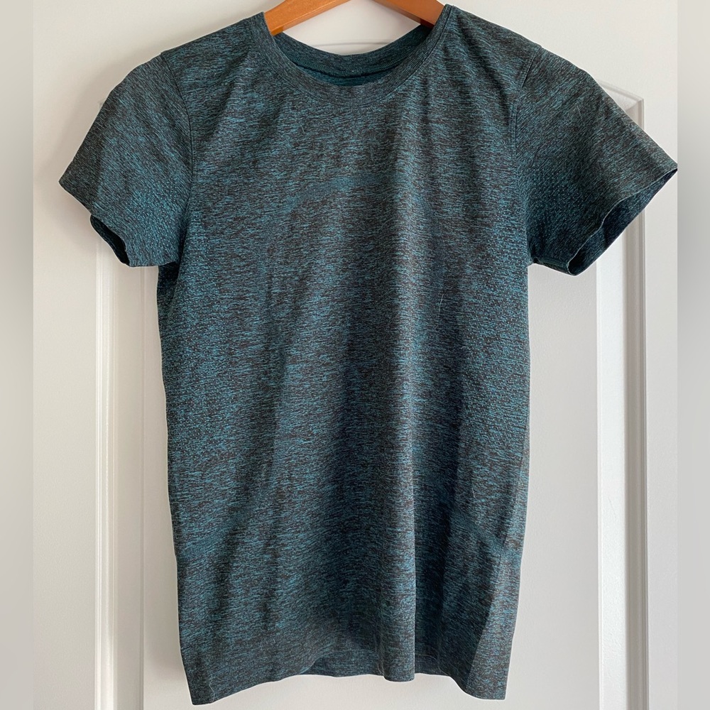 Lululemon Swiftly Tech short-sleeve tee shirt. Excellent used condition. Size 4